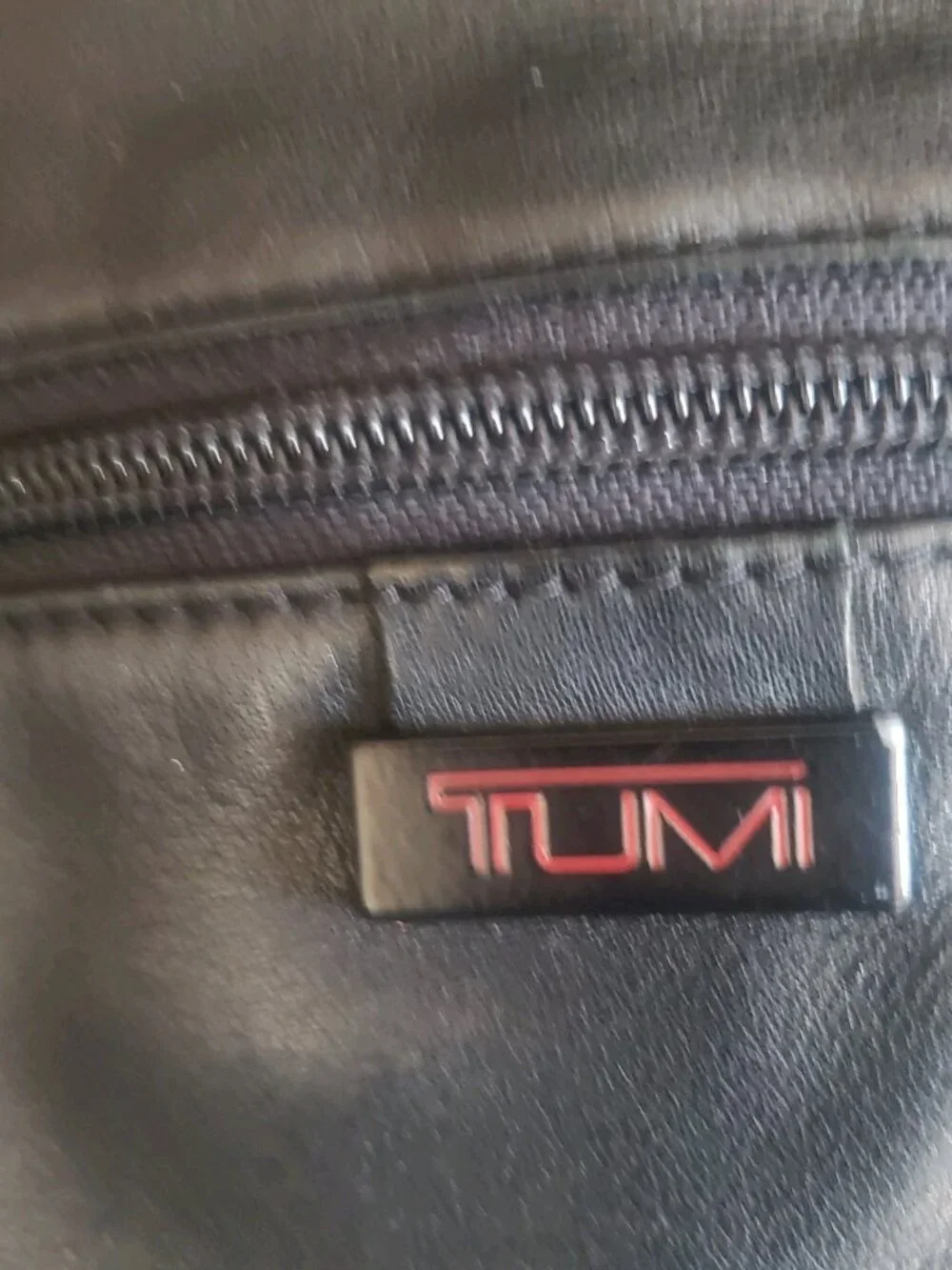 Tumi Men's Black Medium Messenger Bag Zip Closure Cross-Body Strap Business